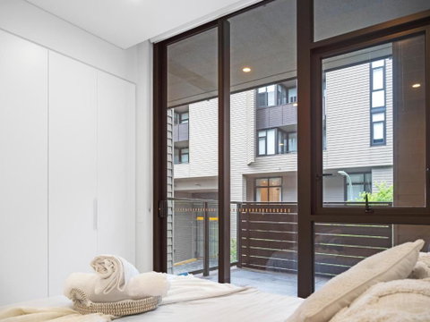 Modern Split Level 2Bed With Pool - Hotel Gold Coast 1