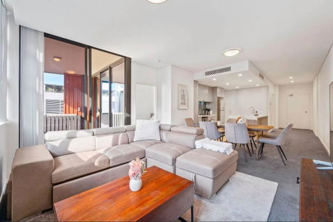 Modern Two Bed Apt In The Centre Of Erskenville - Hotel Gold Coast 0