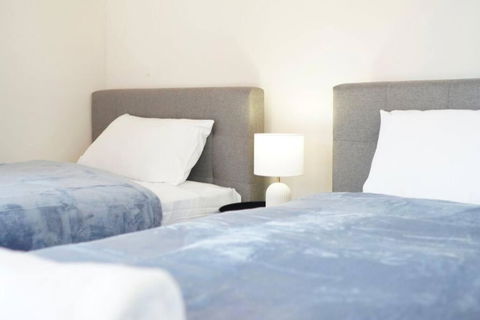 Modern Two Bed Apt In The Centre Of Erskenville - Hotel Gold Coast 3