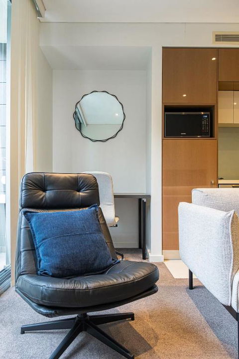 Modern Urban Retreat 1BR Apt Near Chatswood - Hotel Gold Coast 1