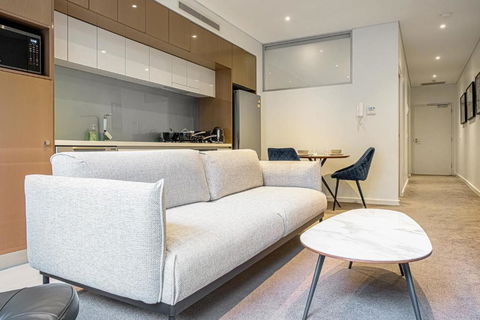 Modern Urban Retreat 1BR Apt Near Chatswood - Hotel Gold Coast 2