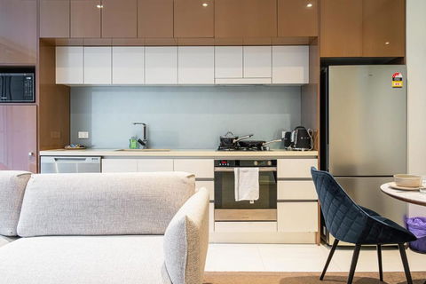 Modern Urban Retreat 1BR Apt Near Chatswood - Hotel Gold Coast 3
