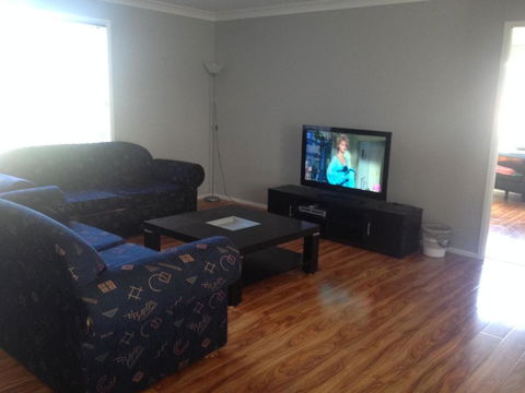 Mystic Blue And Green Meadow - Hotel Gold Coast 1