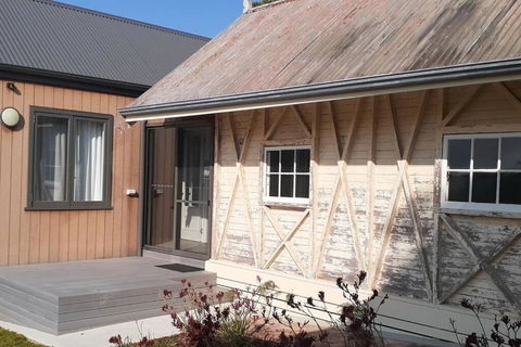 NEST- Luxury Vineyard Accommodation - Hotel Gold Coast 2