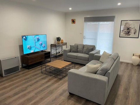New 3 Bedroom House In Cooma - Hotel Gold Coast 0