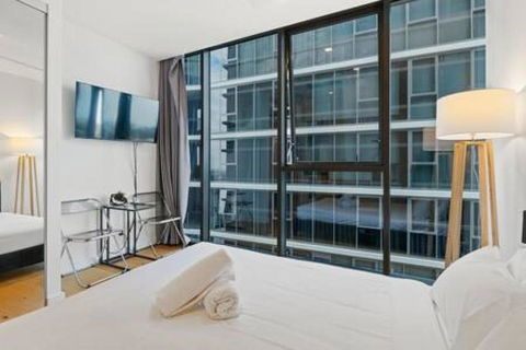 NEW Centrally Located High Level Studio Apartment - Hotel Gold Coast 2