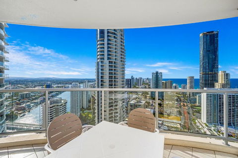 NEW Chevron Ocean Views Central Surfers. - Hotel Gold Coast 1