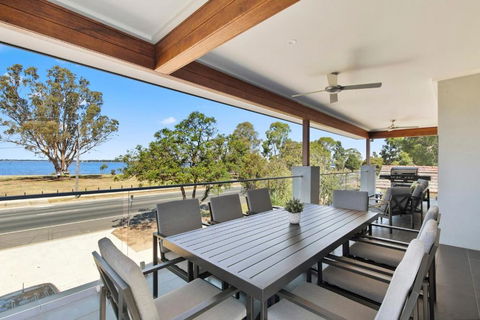 NEW - Sunrise Waters Holiday House - Hotel Gold Coast 0