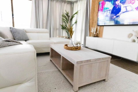 Newly Renovated Home Near Shops, M1, National Forest & Koalas! - Hotel Gold Coast 0