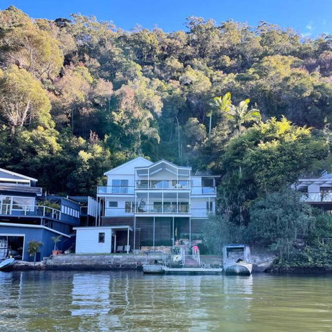 NINE At Berowra Waters, Luxury Waterfront With Hot Tub - Hotel Gold Coast 2