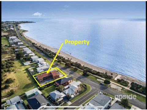 North Shore - Beach And Cafes On Your Doorstep - 3 Bedrooms, Sleeps 6 - Hotel Gold Coast 0