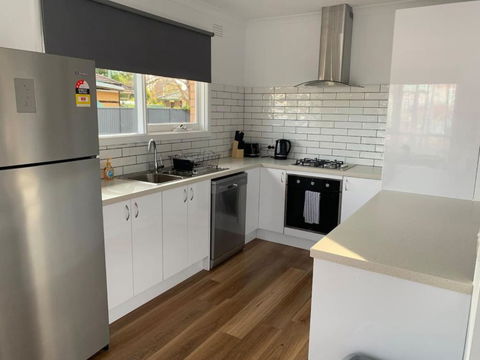 Nth Central 4BR Reno W WiFi - Hotel Gold Coast 3