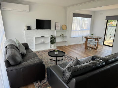Nth Central 4BR Reno W WiFi - Hotel Gold Coast 0