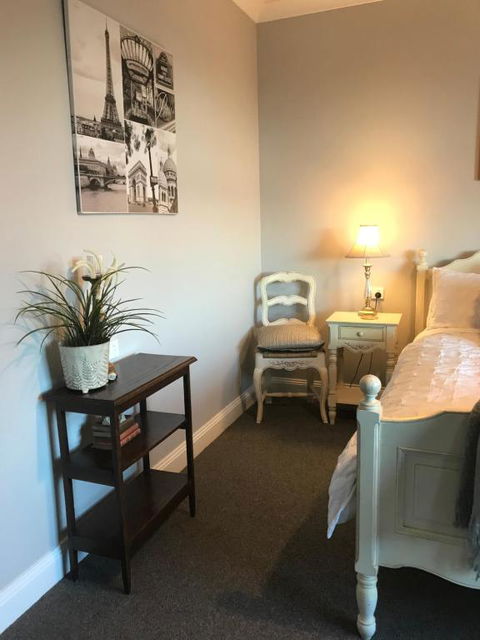 Number 10 -Queen Room With B/fast - Hotel Gold Coast 3