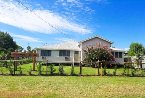 Oakwood House - Entire House Rental - 5 Bedrooms With Netflix And WiFi - Hotel Gold Coast 0