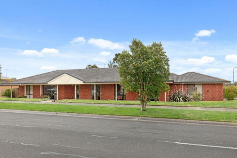 Oasis Springs - Hotel Gold Coast 0