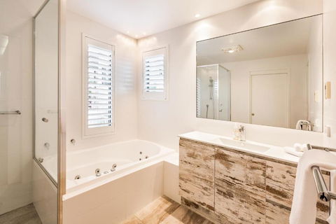 Ocean Blue - Gnarabup NEW - Hotel Gold Coast 1