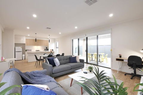 No Stairs Dbl Garage Aircon Woodville North - Hotel Gold Coast 0