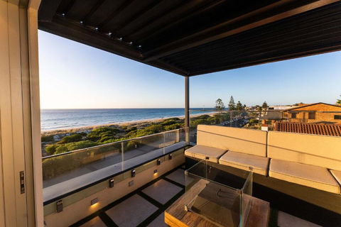 Ocean View Villa With Pool Spa & Cinema - Hotel Gold Coast 3