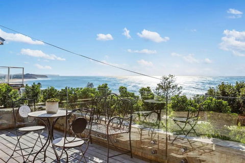 Ocean Views, Deck And Parking At Beach Apartment - Hotel Gold Coast 3