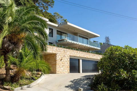 Ocean Views, Deck And Parking At Beach Apartment - Hotel Gold Coast 1