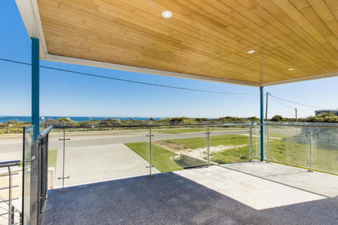 Oceans Waves - Luxury Apartment With Ocean Views - Hotel Gold Coast 2