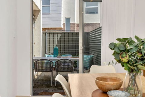 Oceanside At Christies Beach - Contemporary Comfort - Hotel Gold Coast 3