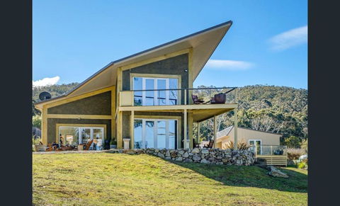 On The Huon River - Hotel Gold Coast 0