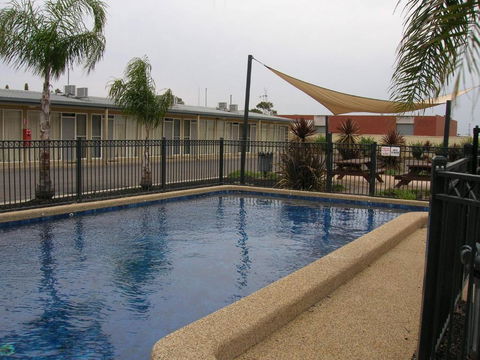 Overlander Hotel Motel - Hotel Gold Coast 0