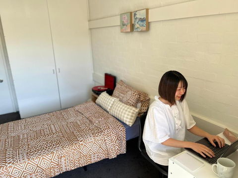 Ozi Village Cardigan - Hotel Gold Coast 2