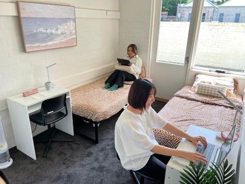Ozi Village Cardigan - Hotel Gold Coast 0
