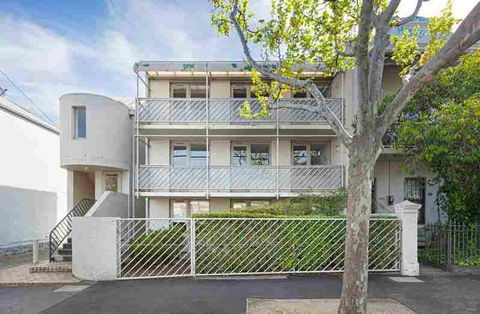 Ozi Village Cardigan - Hotel Gold Coast 3