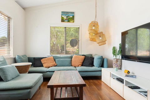 Peaceful And Renovated Original Beach House With Sweeping Views Of Gracetown - Hotel Gold Coast 2