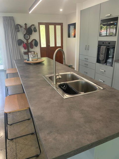 Pandanus Paradise. Newly Renovated 4 Bedroom Home - Hotel Gold Coast 3