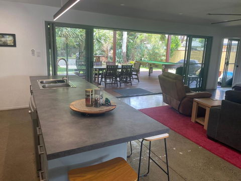 Pandanus Paradise. Newly Renovated 4 Bedroom Home - Hotel Gold Coast 2