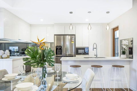 Park Avenue Townhouse Retreat Brisbane Sleeps 10 - Hotel Gold Coast 1