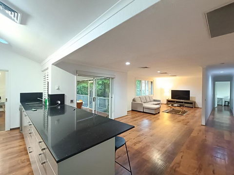 Peaceful Room In Modern Baulkham Hills Home - BH3 - Hotel Gold Coast 1