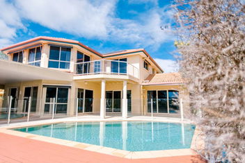 Peaceful Waterfront Home with Hotel Gold Coast