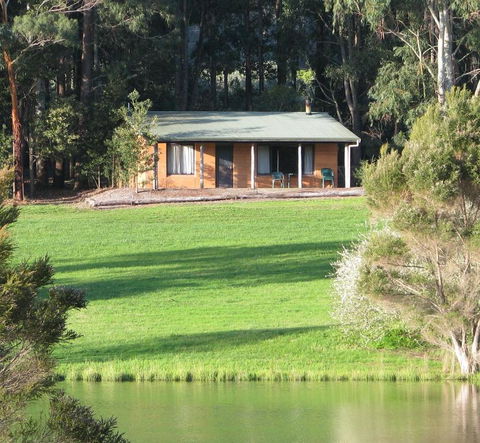 Pemberton Lake View Chalets - Hotel Gold Coast 0