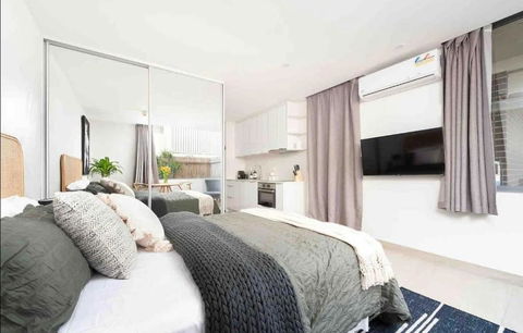 PERFECT STAY 2MIN By WALK TO THE BEACH FREE PARKING - Hotel Gold Coast 1