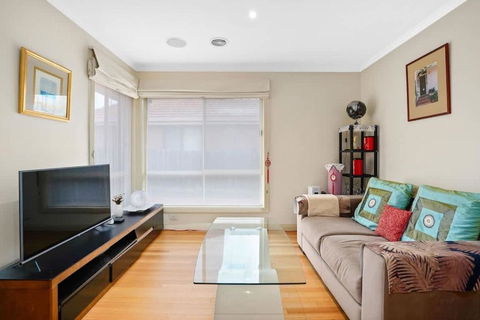 Perfectly Located Townhouse In Heart Of Ringwood - Hotel Gold Coast 1