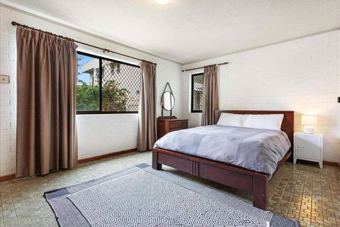 PET FRIENDLY & Super Central Retro Beach Pad! - Hotel Gold Coast 0
