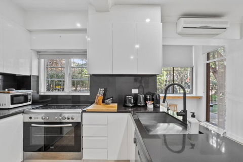 Pet-Friendly Home Just Minutes From Bondi Beach - Hotel Gold Coast 1