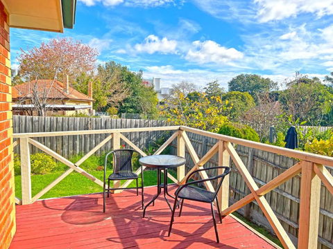 Pet-Friendly Retreat 2BR Ringwood Prime Location - Hotel Gold Coast 0