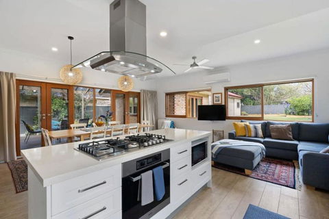 Pine - 11 Pine Ave Victor Harbor No Linen Included - Hotel Gold Coast 3