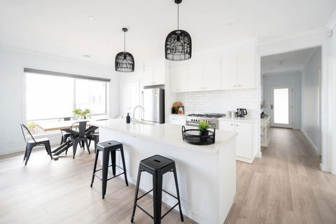 PIPER Modern Home Walk To Beach Shops Parks - Hotel Gold Coast 0
