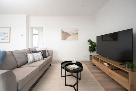 PIPER Modern Home Walk To Beach Shops Parks - Hotel Gold Coast 1