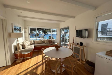 PIPI SHACK - Iconic Waterfront Shack Binalong Bay - Hotel Gold Coast 2