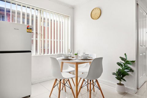 Polished 2-Bed Unit In The Heart Of Parramatta - Hotel Gold Coast 1