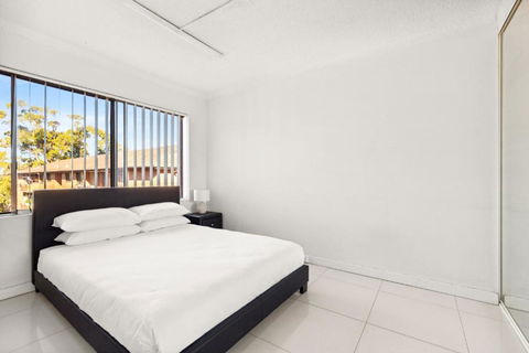 Polished 2-Bed Unit In The Heart Of Parramatta - Hotel Gold Coast 3